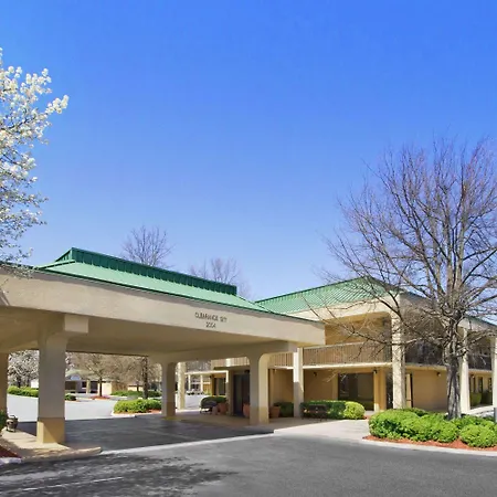 Howard Johnson By Wyndham Greensboro Near The Coliseum